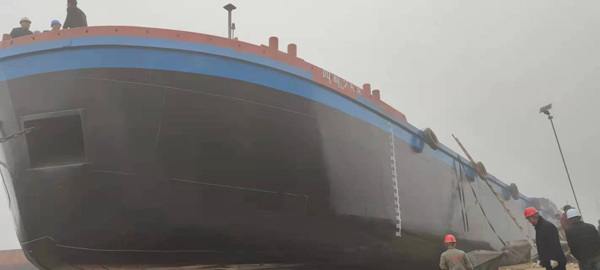 恭喜李老板船只下河，船號(hào)（四航258）